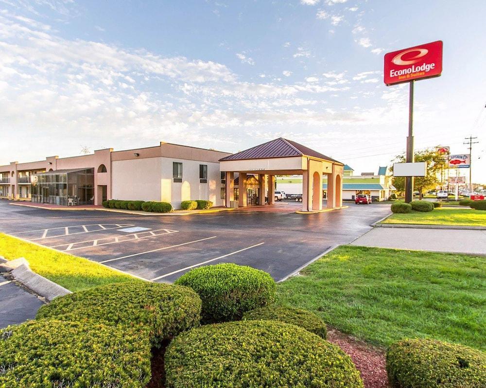 Econo Lodge & Suites Кларксвил Екстериор снимка