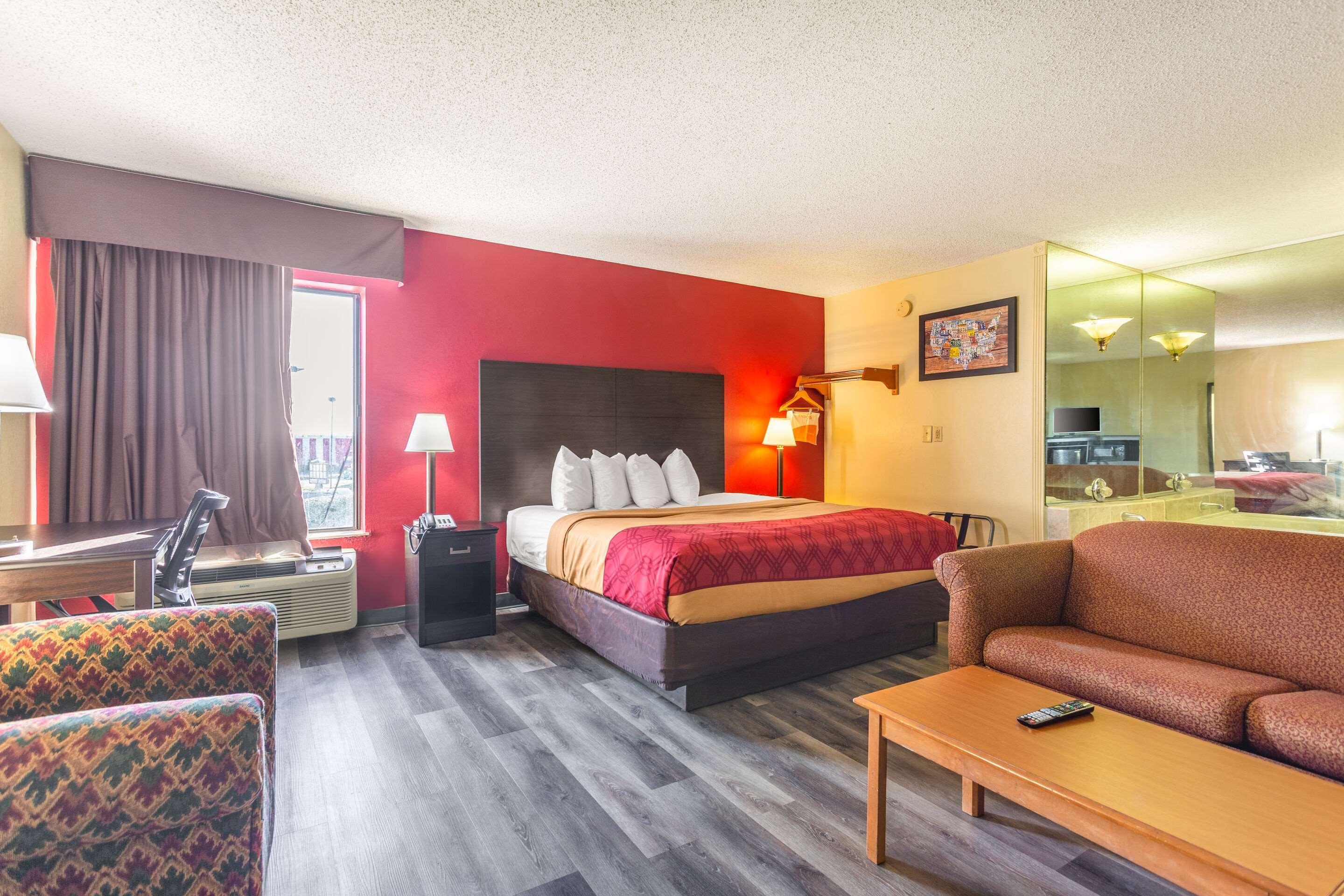 Econo Lodge & Suites Кларксвил Екстериор снимка