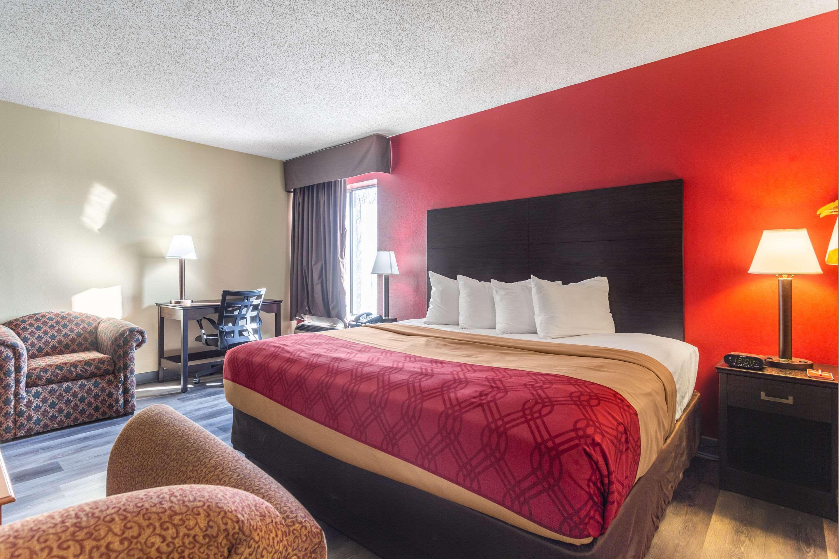 Econo Lodge & Suites Кларксвил Екстериор снимка