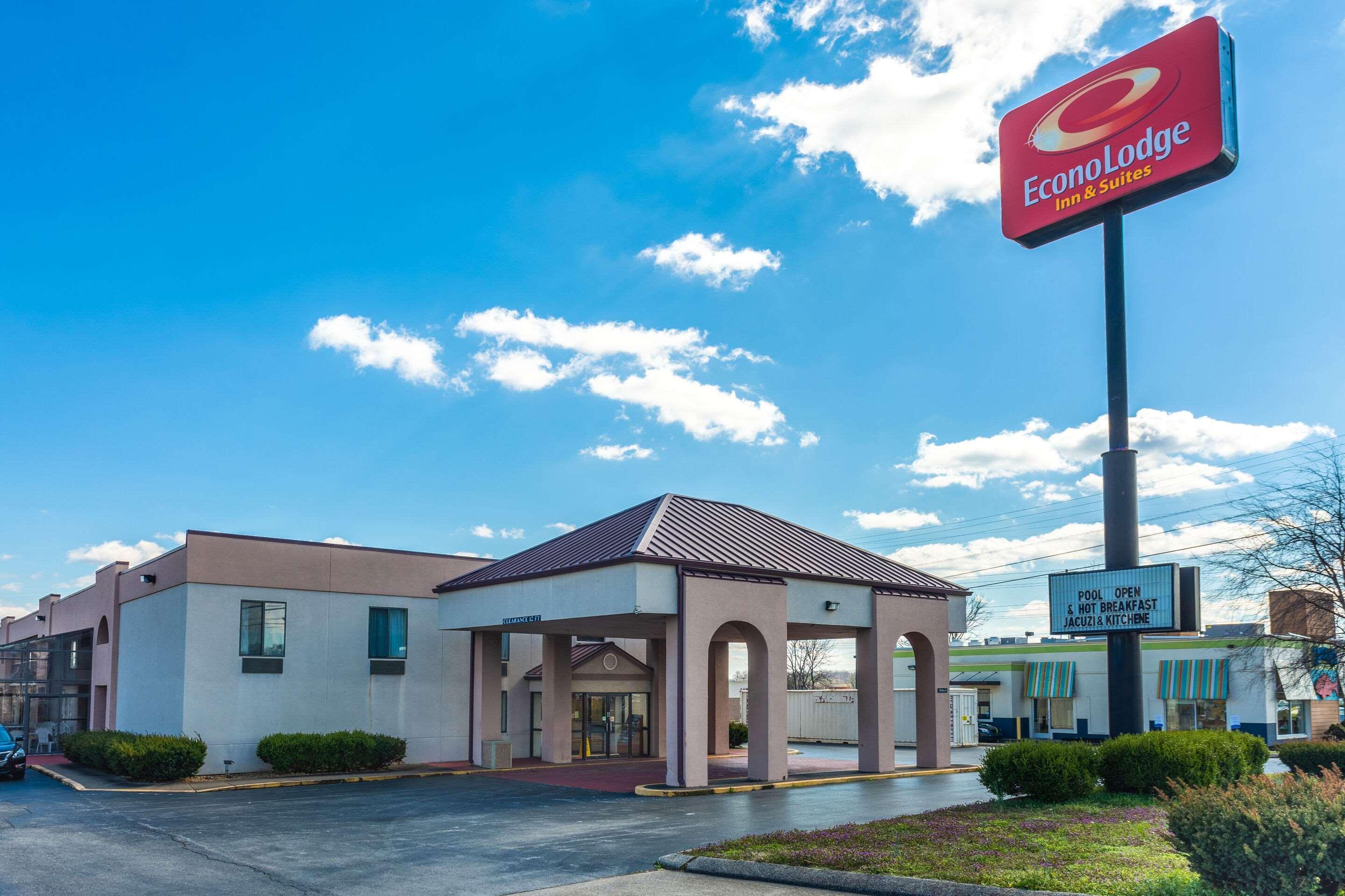 Econo Lodge & Suites Кларксвил Екстериор снимка