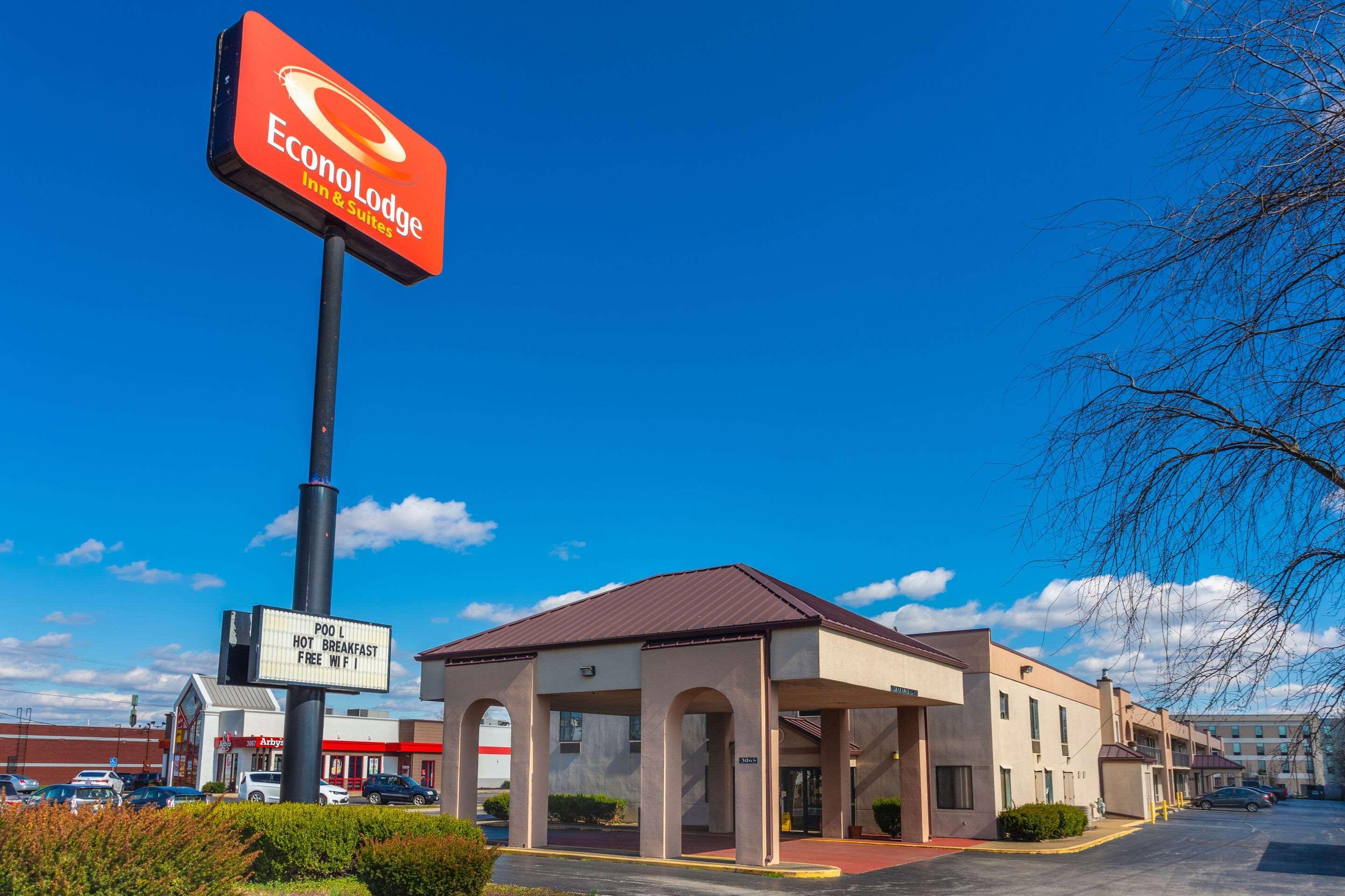 Econo Lodge & Suites Кларксвил Екстериор снимка