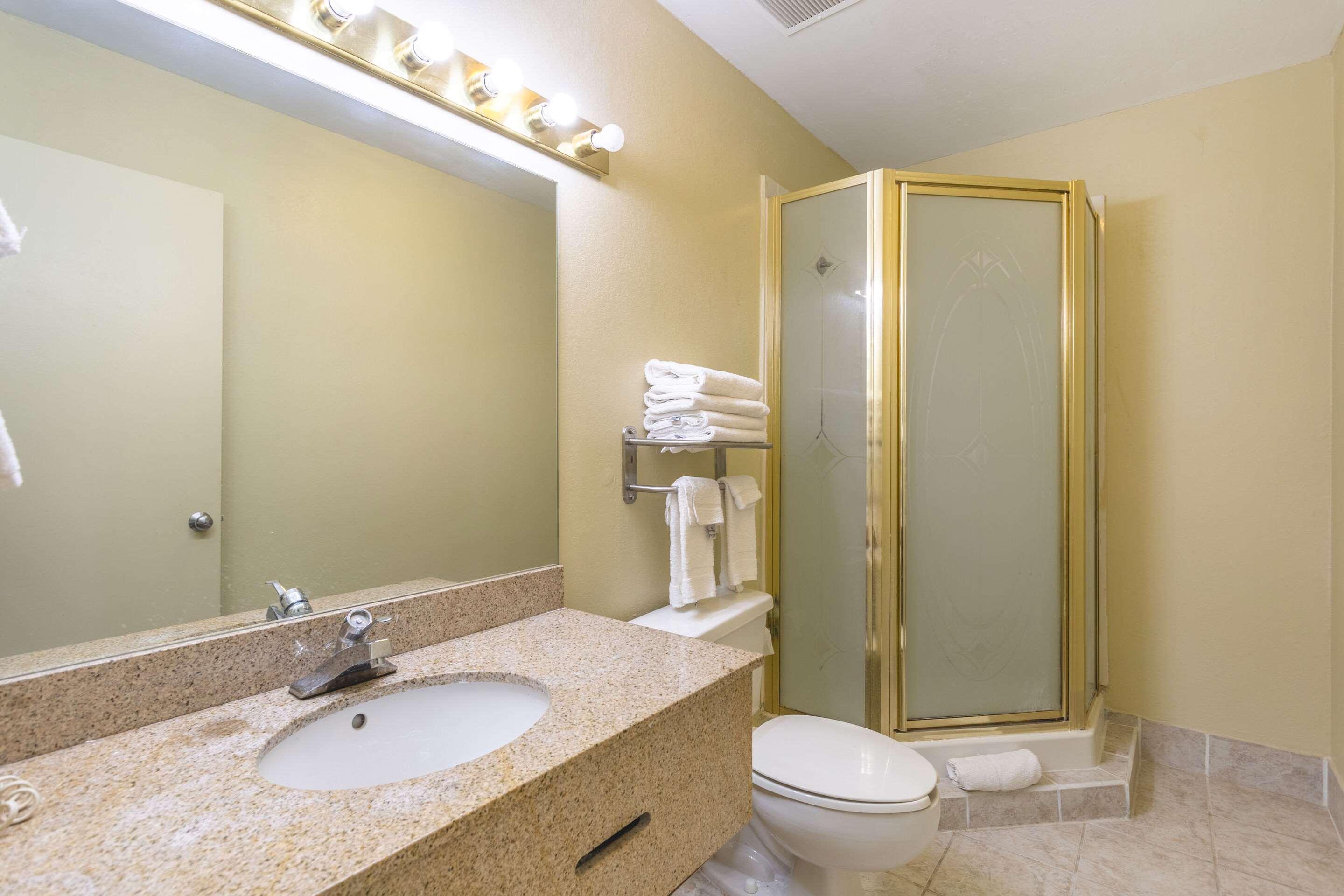 Econo Lodge & Suites Кларксвил Екстериор снимка