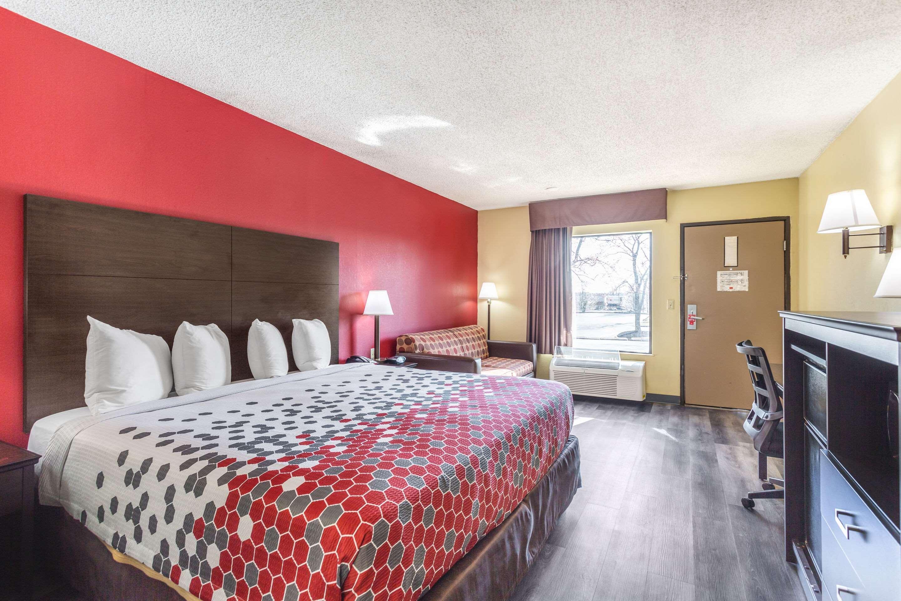 Econo Lodge & Suites Кларксвил Екстериор снимка