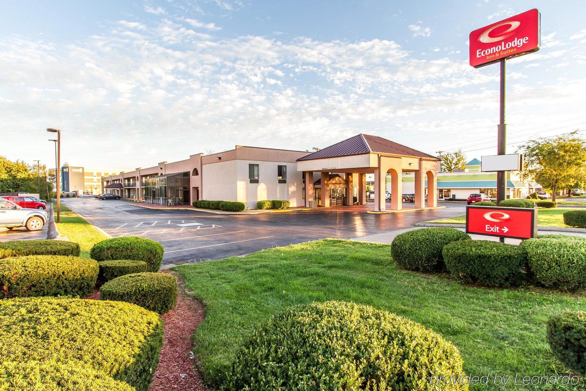 Econo Lodge & Suites Кларксвил Екстериор снимка
