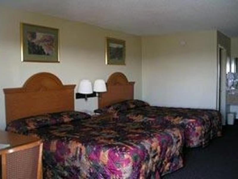 Econo Lodge & Suites Кларксвил Екстериор снимка