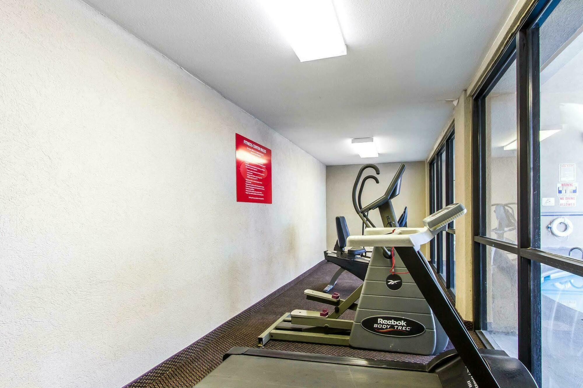 Econo Lodge & Suites Кларксвил Екстериор снимка